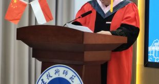 Jaksa Agung Muda Perdata dan Tata Usaha Negara Prof. (H.C.) Dr. R. Narendra Jatna, S.H., LL.M. resmi menerima Gelar Profesor (Guru Besar) Honoris Causa dari Fujian Polytechnic Normal University, salah satu perguruan tinggi terkemuka di Tiongkok, Kamis, 26 Juni 2025 di Kampus Fujian Polytechnic Normal University, Fuzhou, Provinsi Fujian, Tiongkok.