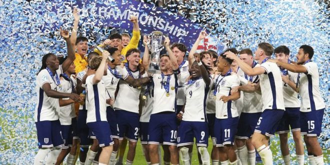 Timnas Inggris Juara Euro U-21 Tahun 2025 usai laga final antara Inggris dan Jerman di Stadion Nasional, Bratislava, Slovakia, Minggu, 29 Juni 2025. Foto: AP Photo/Petr David Josek.