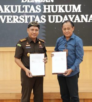 Kepala Kejaksaan Negeri Badung Sutrisno Margi Utomo, S.H., M.H., melakukan penandatanganan MoU itu dengan Prof. Dr. Putu Gede Arya Sumertayasa, S.H., M.Hum., Dekan Fakultas Hukum Universitas Udayana Bali.