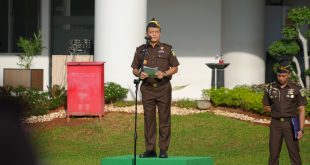 Jaksa Agung Muda Bidang Pengawasan Kejaksaan Agung (Jamwas), Rudi Margono, memimpin Apel Gabungan Konsolidasi Internal Antar Bidang dan Tingkat Kedisiplinan Pegawai, di Lapangan Upacara Kejaksaan Agung, Jakarta, Senin, 7 Juli 2025.