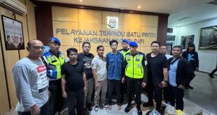 Bersama Kodim 0718 Pati, Satgas Intelijen Kejaksaan Tangkap Buronan Kejati NTB di Tegalombo, Tanjungrejo, Pati, Jawa Tengah, pada Kamis, 10 Juli 2025, pukul 00.40 WIB.