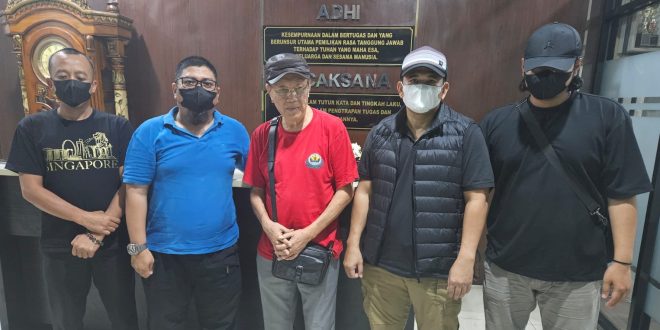 Tim Satgas Kejaksaan Agung Tangkap Buronan Kasus Pemalsuan Surat Asal Jawa Timur Bernama Agus Sudirman di Sunter, Jakarta Utara.