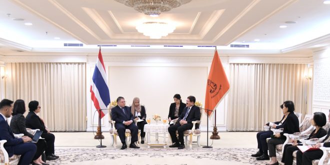 Plt. Jaksa Agung Muda Pembinaan R. Narendra Jatna dengan Jaksa Agung Kerajaan Thailand Phairach Pornsomboonsiri Bahas Penguatan Kerja Sama Hukum di Bangkok, Thailand, Senin, 21 Juli 2025.