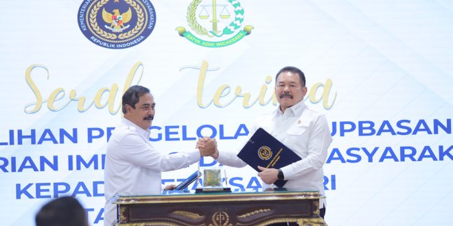 Menteri Imipas Agus Andrianto Lakukan Pengalihan Pengelolaan Rupbasan Tahap II kepada Jaksa Agung Republik Indonesia ST Burhanuddin, di Lantai 11 Gedung Utama Kejaksaan Agung, Jakarta, Selasa, 22 Juli 2025.
