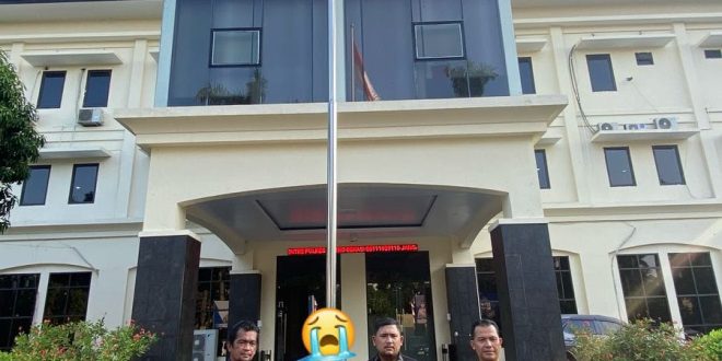 Pengacara Donny Manurung, S.H.. M.H, selaku kuasa hukum keluarga korban, mendampingi pembuatan laporan ke Unit Perlindungan Perempuan dan Anak (PPA) Polres Metro Kabupaten Bekasi.