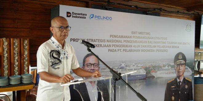 Jaksa Agung Muda Intelijen Kejaksaan Agung (Jamintel) Reda Mantovani menghadiri dan memberikan sambutan pada acara penyampaian hasil kegiatan (exit meeting) Proyek Strategis Nasional (PSN) Pengembangan Bali Maritime Tourism Hub (BMTH), khususnya terkait pekerjaan pengerukan alur dan kolam Pelabuhan Benoa oleh PT Pelabuhan Indonesia (Persero), bertempat di Bali, 24 Juli 2025.