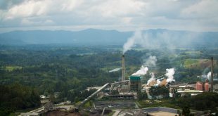 Pabrik Pulp yang dikelola PT Toba Pulp Lestari (TPL) yang dulu bernama PT Inti Indorayon Utama (INRU) di Hulu Sungai Asahan, Kabupaten Toba, Sumatera Utara. (Net)