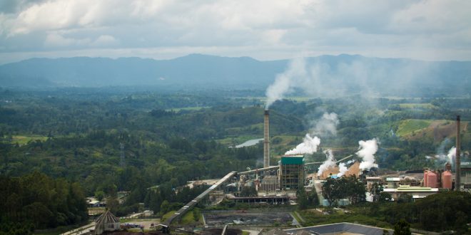 Pabrik Pulp yang dikelola PT Toba Pulp Lestari (TPL) yang dulu bernama PT Inti Indorayon Utama (INRU) di Hulu Sungai Asahan, Kabupaten Toba, Sumatera Utara. (Net)