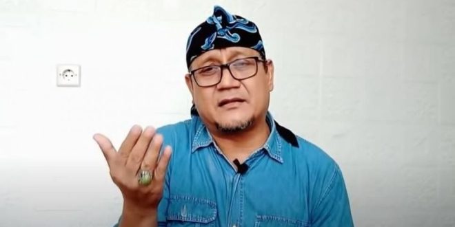 Edy Mulyadi, Netizen.