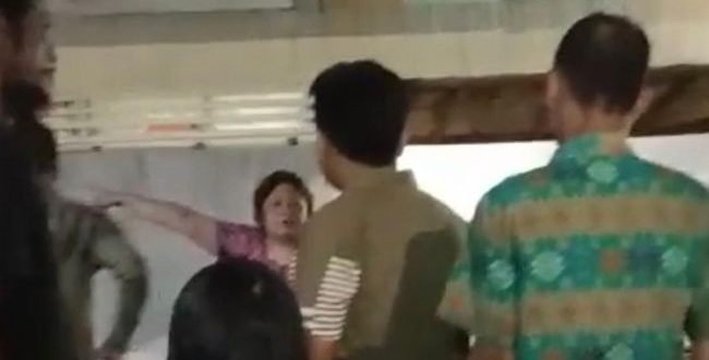 Tangkapan layar proses pembubaran ibadah umat Kristen di Padang.
