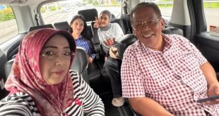 Pakar Hukum Anti Narkotika, Komjen Pol (Purn) Dr Anang Iskandar berswafoto bersama keluarga. (Instagram)