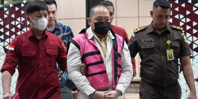 Timbulkan Kerugian Negara Hingga Rp 1,08 Triliun, Presiden Direktur PT Sritex Group Indonesia Iwan Kurniawan Lukminto Dijebloskan ke Sel Tahanan Kejaksaan Agung.