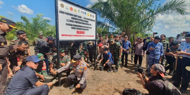 Satgas Penertiban Kawasan Hutan (Satgas PKH) dipimpin Jaksa Agung Muda Tindak Pidana Khusus (Jampidsus) Dr Febrie Adriansyah selaku Ketua Pelaksana.